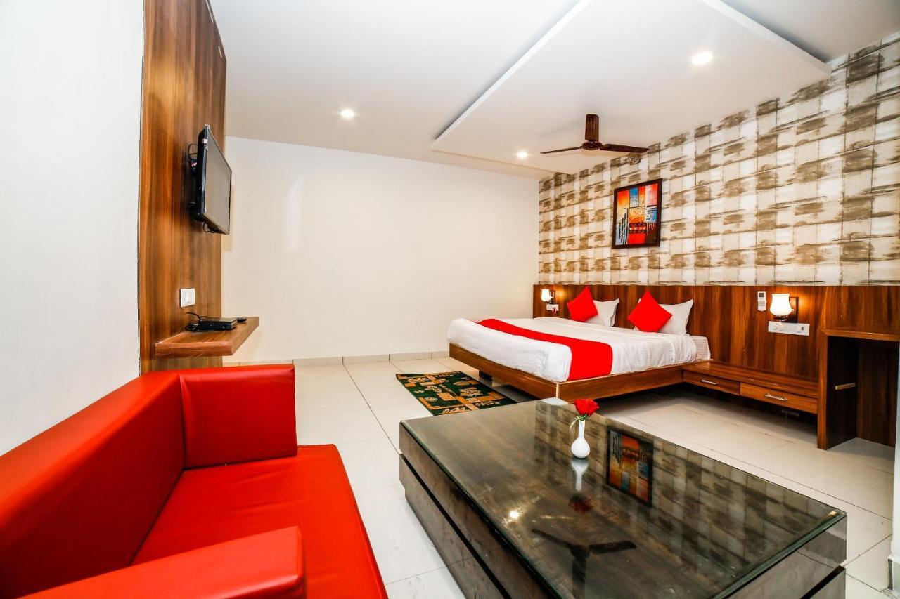 Jhānsi Oyo 35769 Hotel Rishabh מראה חיצוני תמונה